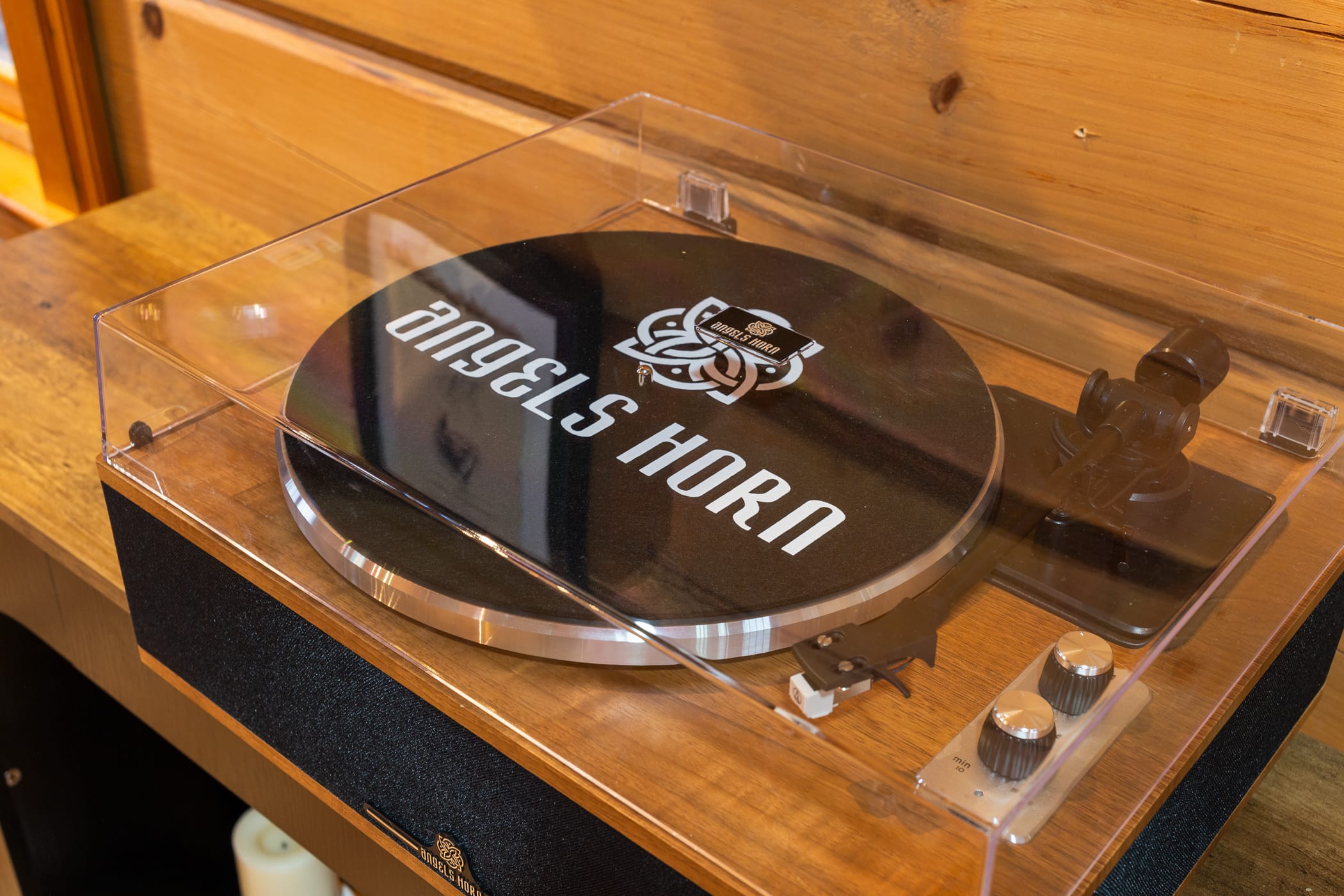 Lodge at Coxs Creek, KY - vinyl record player