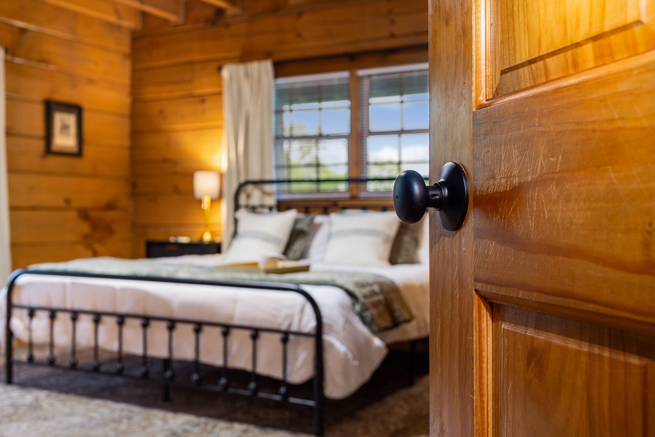 Lodge at Coxs Creek - choose from 5 luxurious bedrooms